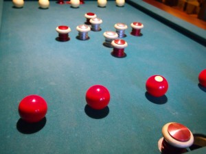 Bumper pool table
