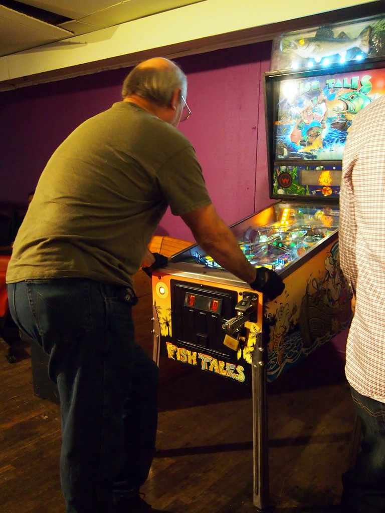 Terry tries to show me how to not suck at FishTales.